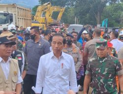 Ahmad Sahroni Gelontorkan Rp250 Juta Perbaiki Rumah Rusak Akibat Banjir
