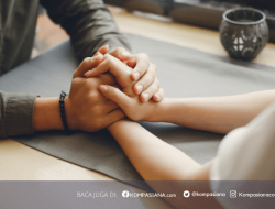 Mencari Makna di Tengah Cinta: Air Mata di Ujung Sajadah