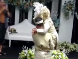 Pengantin Bantul Gendong Pasangan ke Pelaminan Akibat Banjir, Ini Ceritanya