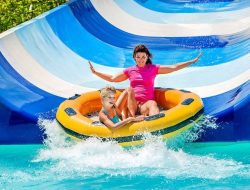 Tujuh waterpark Jabodetabek untuk liburan keluarga, harga tiket terlengkap