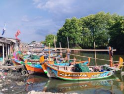 Musim Angin Barat: Nelayan Jakarta Terjebak di Darat