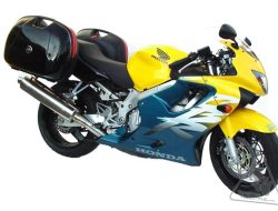 Honda CBR 600 F4i, Mesin 4 Silinder dengan Kenyamanan Abadi