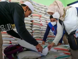 Penyaluran beras bansos 10-20 kg untuk warga Garut