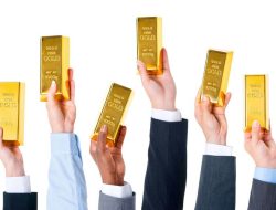 Emas naik, dollar melemah, apa yang perlu diperhatikan investor?