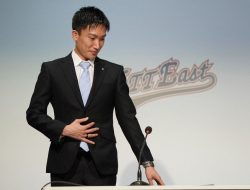 Kento Momota Umumkan Pernikahan, Viktor Axelsen Beri Ucapan Selamat