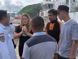 Menangis di Kaki Gubernur NTT, Istri Pelatih Valencia Minta Suami dan Anak Ditemukan