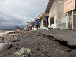 Perahu Nelayan Ampenan Rusak Diterjang Gelombang, Kekhawatiran Meningkat