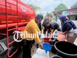 Menjaga Harapan Warga Pasca-Bencana, BPBD Padang Distribusikan 70 Ribu Liter Air Bersih Harian