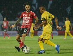 Turunkan 5 Pemain Asing Baru, Semen Padang FC Kalahkan Bali United 2-0 Babak Pertama