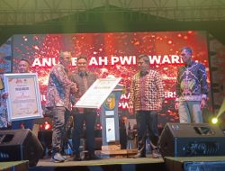 Dahlan Dahi Terima PWI Awards 2026 di HPN, Tokoh Berjasa Bangun Soliditas dan Persatuan PWI