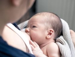 30 Tips Merawat Bayi Baru Lahir dalam Sebulan Pertama