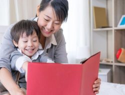 10 cara meningkatkan literasi bayi sejak dini