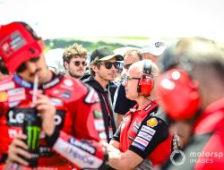 Bagnaia Bantu Rossi Usai Tahun Sulit di MotoGP