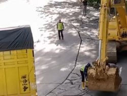 Berita Populer Padang: Truk Tersangkut Sebabkan Macet, Pemko Gratiskan Tagihan PDAM