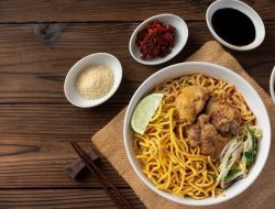 10 kuliner ikonik Jakarta yang wajib dicoba, dari bakmi hingga soto Betawi
