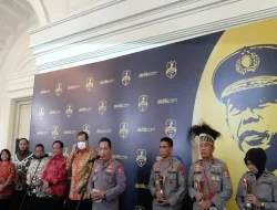 Kapolri Mengunjungi Rumah Duka Meriyati Hoegeng, Ingat Pesan: Jaga Polri