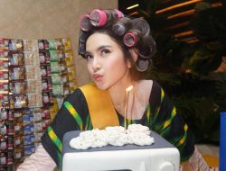 7 Foto Warung Ceu Lini di Ulang Tahun Mahalini, Dikunjungi Keluarga Sule