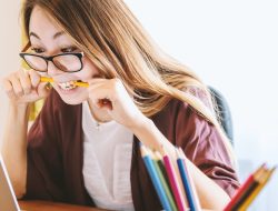 Seberapa Parah Otakmu Berpikir Berlebihan? Cek Berdasarkan Bulan Kelahiran!