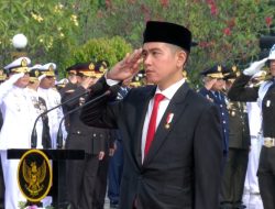 Dengan Hujan, Prabowo Pimpin Upacara Pemakaman Jenazah Wapres ke-6 RI Try Sutrisno di TMP Kalibata