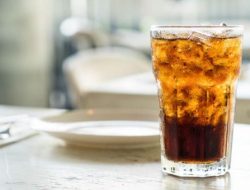 5 Makanan yang Harus Dihindari saat Makan Mi Instan