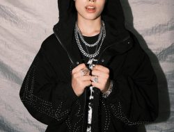 Lirik Lagu Good Girls – Louis LNGSHOT, Mendominasi Chart Musik Dunia