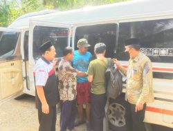 90 Pegawai Dinsos Tangerang Bersihkan Kota dengan Seragam dan Sepatu Boot