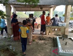 Polres Bangka Tengah Bersihkan Makam Hu Chutse Simpang Perlang