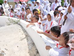 Mengintip Kegembiraan Bocah-Bocah Manasik Haji di Sleman dengan Replika Unta